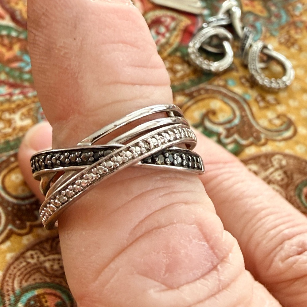 Kay Jewelers Silver and Black Crisscross Ring